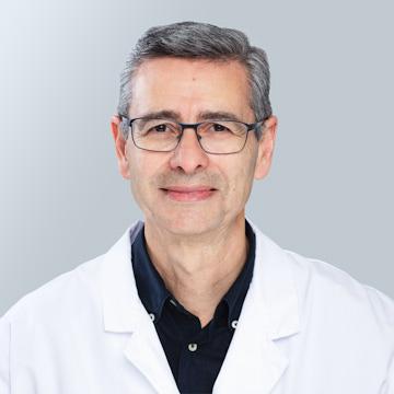 Dr Luis Urbano médecin spécialiste en médecine interne générale et en médecine intensive à l'EHC