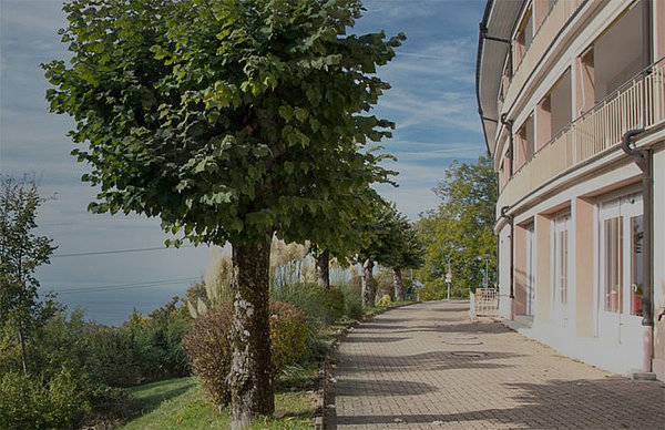 Façade de l'Hôpital de Gilly qui accueille un centre de réadaptation 