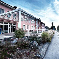 Entrée de l'Hôpital d'Aubonne avec un centre de traitement et réadaptation