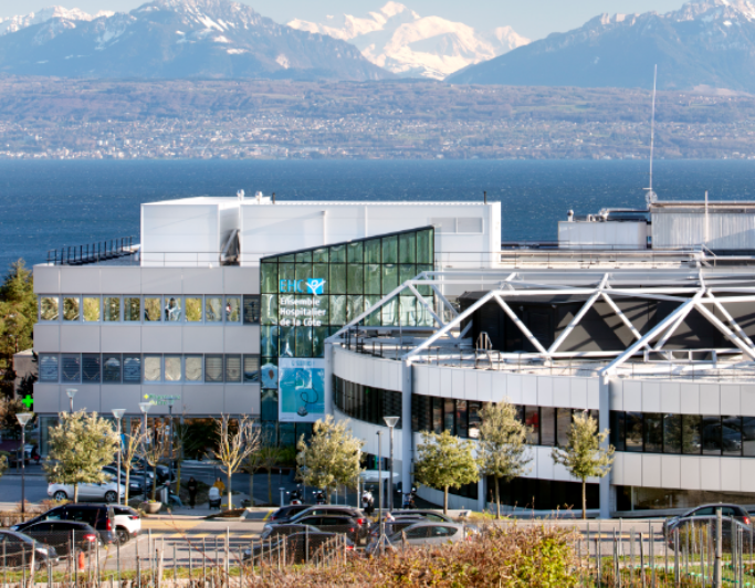 Vue de l'Hôpital de Morges entre le lac et les vignes 