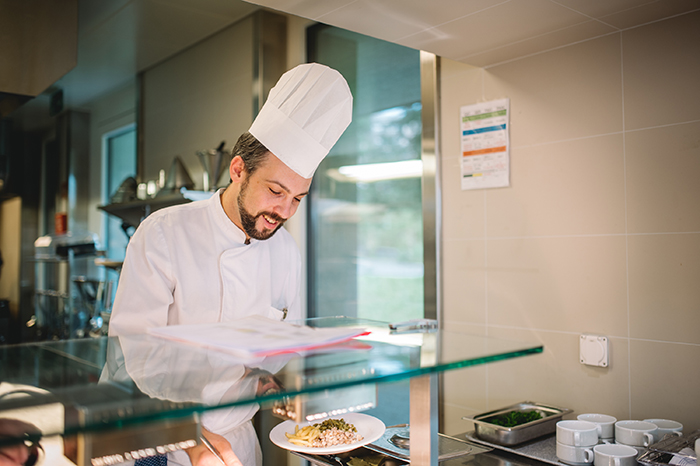 Repas adaptés pour les résidents des EMS de l'EHC