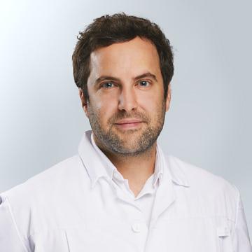 Dr Julien Dimitriou médecin neurochirurgie spécialiste en chirurgie de rachis à l'EHC